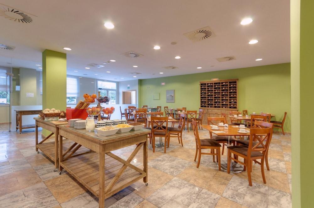 Ramada By Wyndham Valencia Almussafes Hotel Eksteriør billede