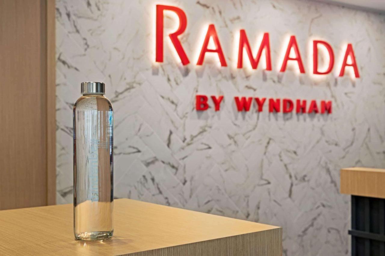 Ramada By Wyndham Valencia Almussafes Hotel Eksteriør billede