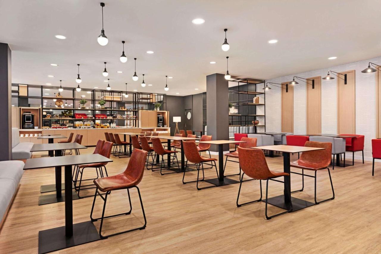 Ramada By Wyndham Valencia Almussafes Hotel Eksteriør billede