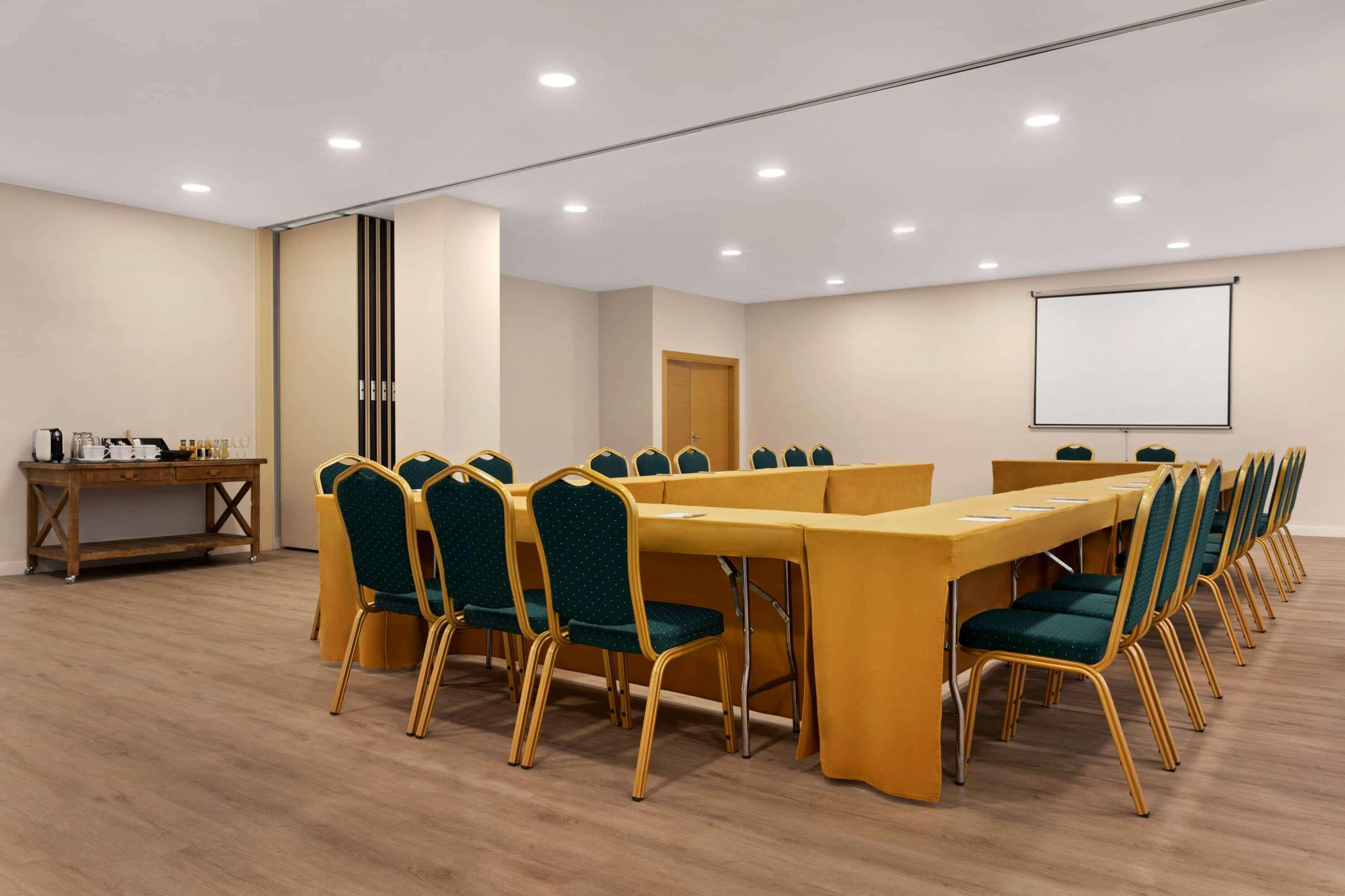 Ramada By Wyndham Valencia Almussafes Hotel Eksteriør billede