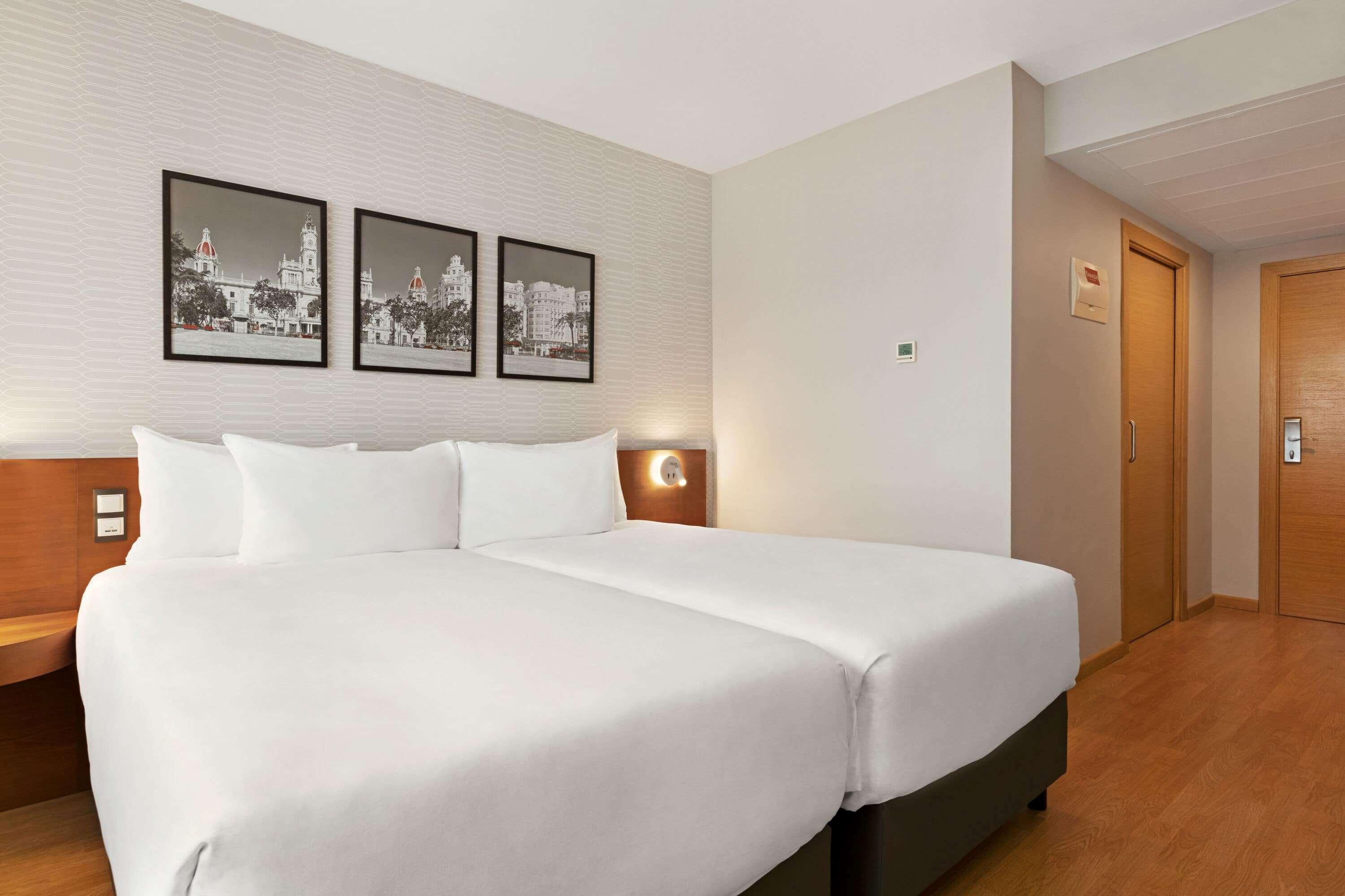Ramada By Wyndham Valencia Almussafes Hotel Eksteriør billede