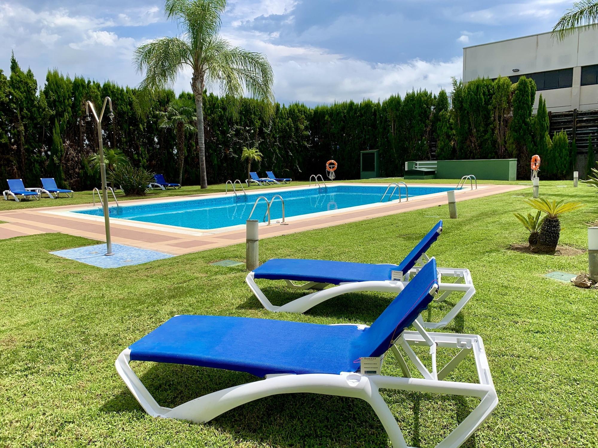 Ramada By Wyndham Valencia Almussafes Hotel Eksteriør billede