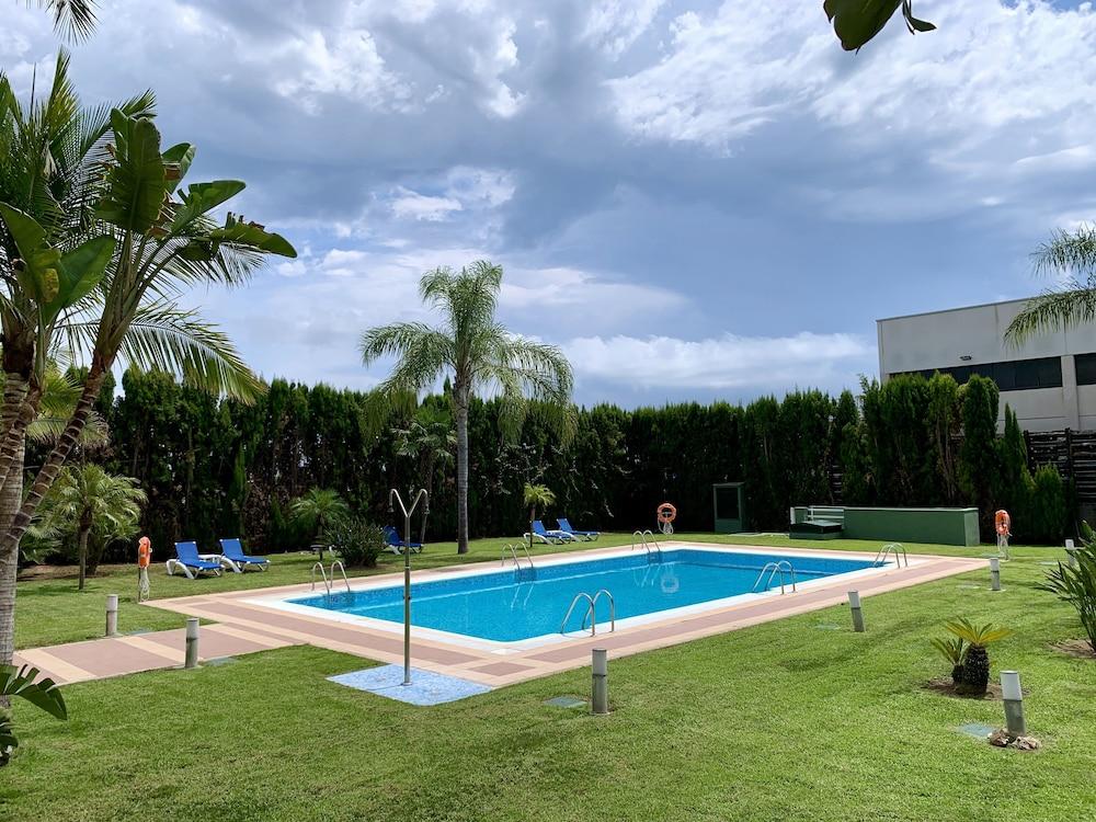 Ramada By Wyndham Valencia Almussafes Hotel Eksteriør billede